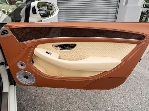 Used 2021 Bentley Continental GT AWD/4WD image 32