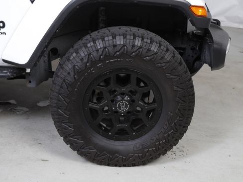 Used 2023 Jeep Gladiator Sport AWD/4WD image 6