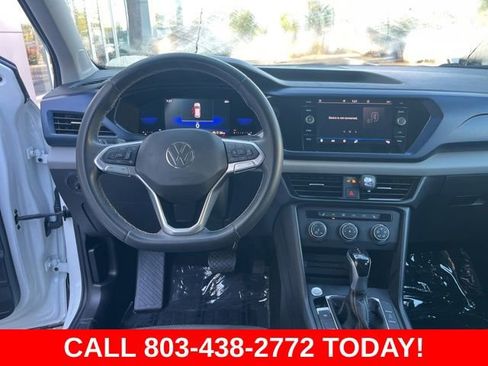 Used 2022 Volkswagen Taos SE FWD image 17