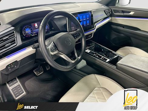 Used 2024 Volkswagen Atlas Cross Sport SEL Premium R-Line image 9