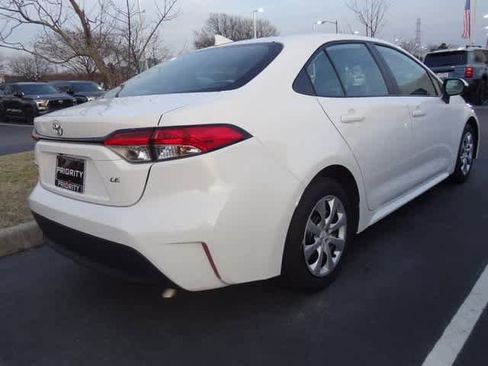 Used 2025 Toyota Corolla LE image 5