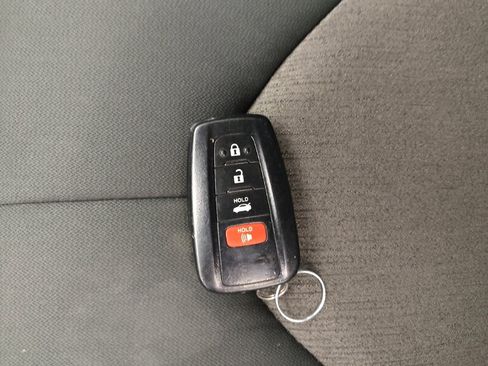 Used 2022 Toyota Camry LE image 32