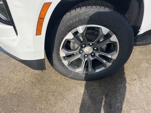 New 2026 Chevrolet Suburban LS RWD image 39