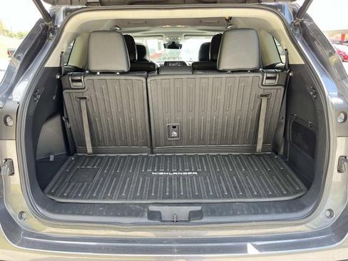 Used 2021 Toyota Highlander XLE image 21