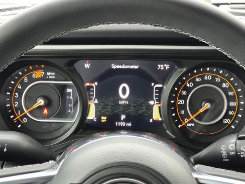 Used 2026 Jeep Wrangler Unlimited Sahara AWD/4WD image 14