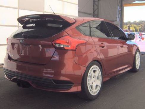 Used 2018 Ford Focus ST w/ Equipment Group 402A FWD image 4