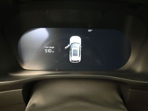 Used 2025 Volvo XC40 B5 Plus AWD/4WD image 10