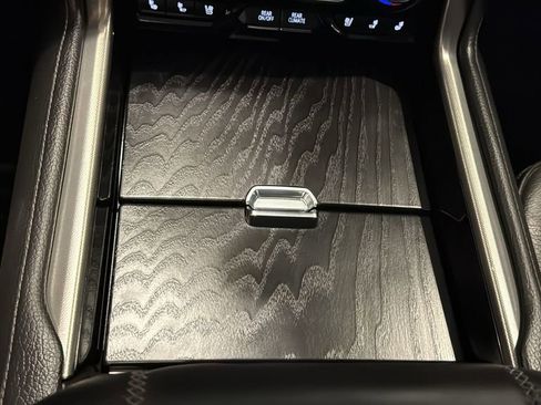 Used 2024 GMC Yukon Denali w/ Denali Reserve Package image 31