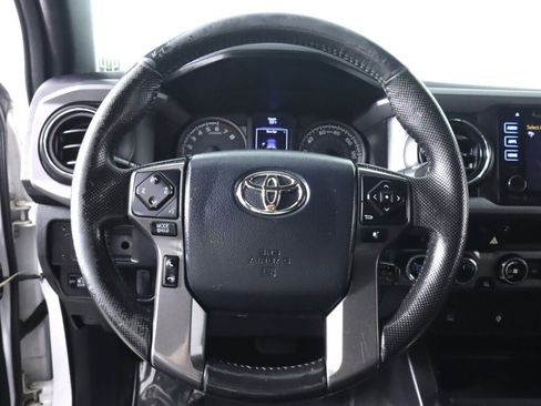 Used 2016 Toyota Tacoma SR AWD/4WD image 11