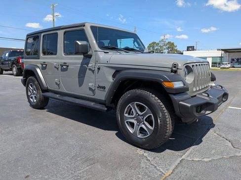 Used 2022 Jeep Wrangler Unlimited Sport AWD/4WD image 3