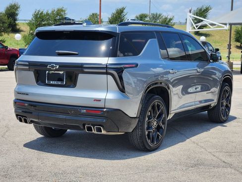 Used 2024 Chevrolet Traverse RS FWD image 5