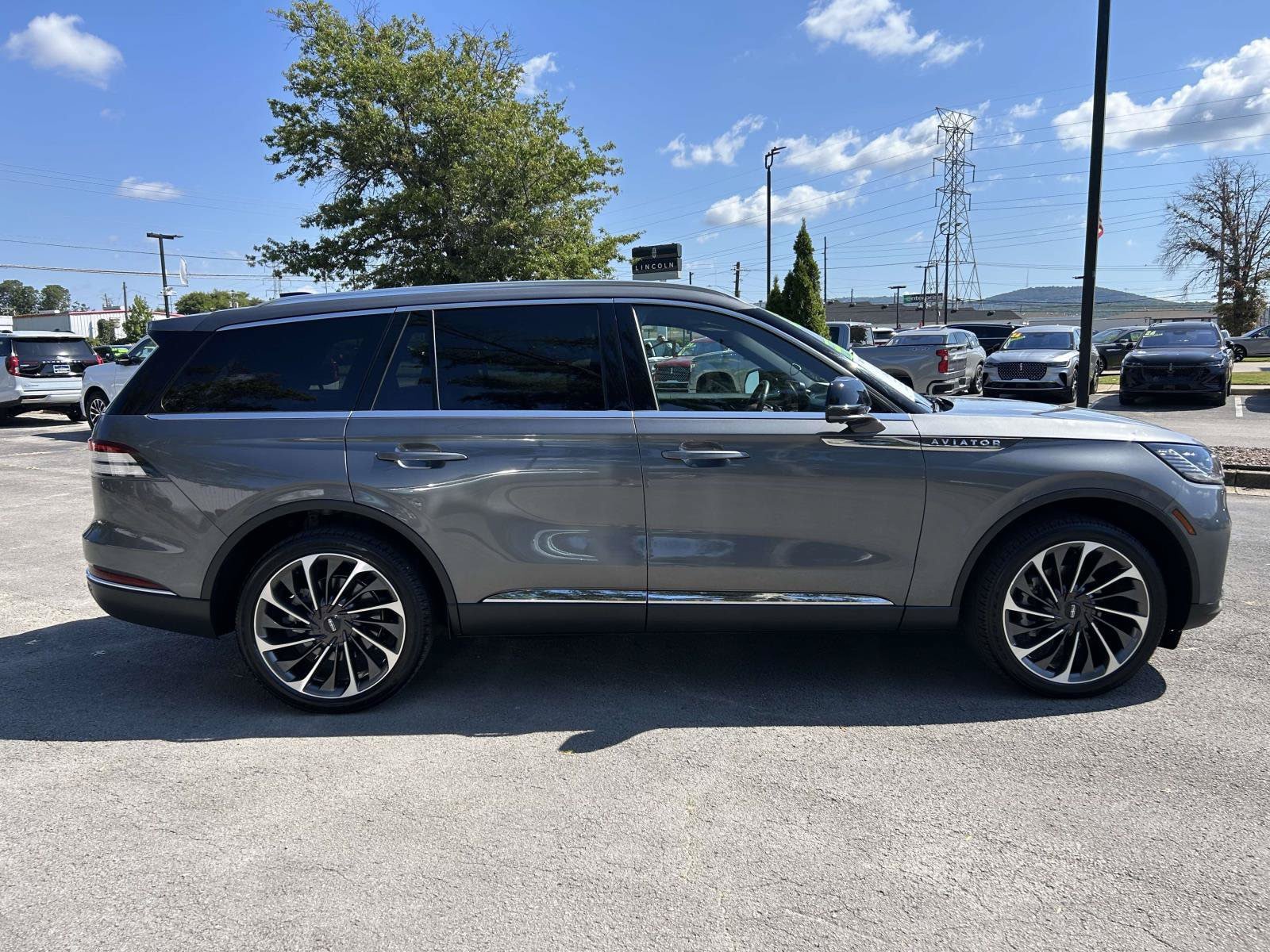 Certified 2025 Lincoln Aviator Reserve w/ Equipment Group 201A AWD/4WD image 2