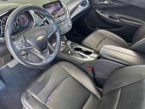 Used 2019 Chevrolet Malibu Hybrid w/ Leather Package FWD image 4