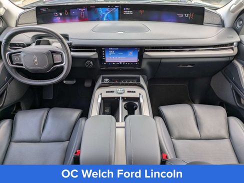 Certified 2026 Lincoln Navigator Reserve AWD/4WD image 10