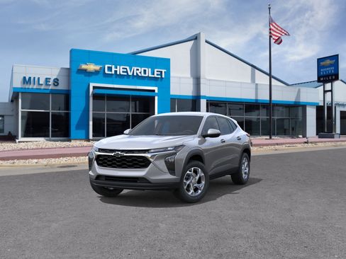 New 2026 Chevrolet Trax LS FWD image 8