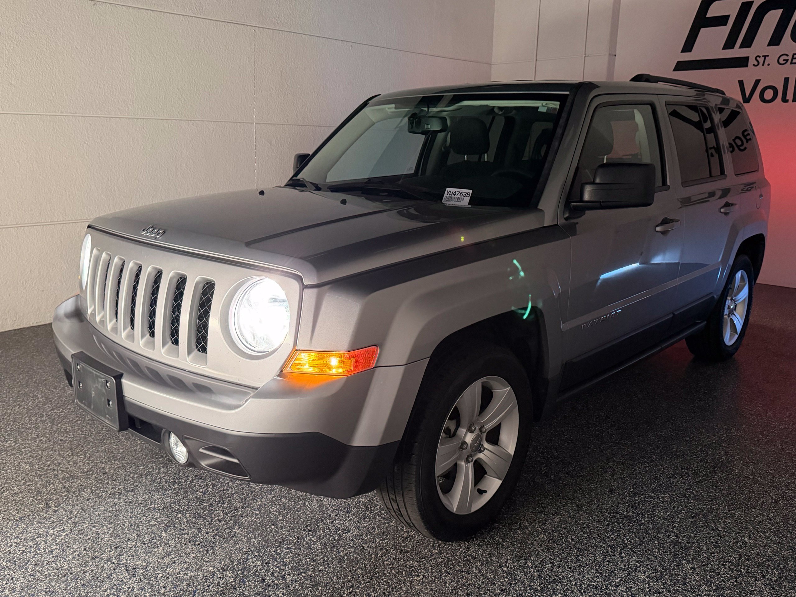 Used 2015 Jeep Patriot Latitude FWD image 41