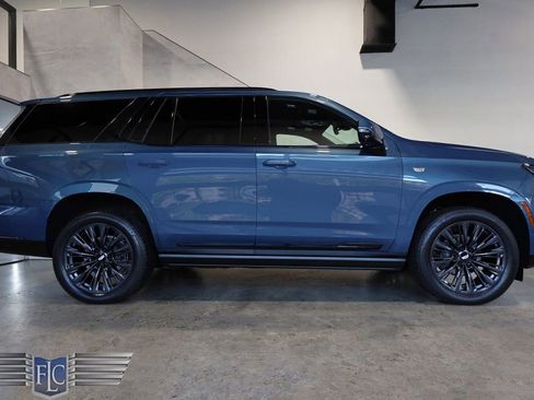 Used 2025 Cadillac Escalade Sport Platinum w/ LPO, ONYX Package image 49