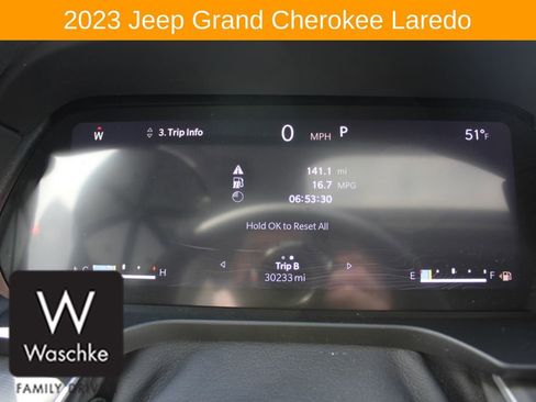 Used 2023 Jeep Grand Cherokee Laredo w/ Luxury Tech Group I AWD/4WD image 41