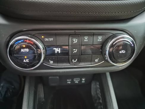 Used 2021 Chevrolet TrailBlazer LT w/ Convenience Package FWD image 17