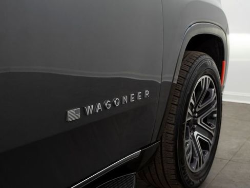 Used 2023 Jeep Wagoneer L Series II AWD/4WD image 21