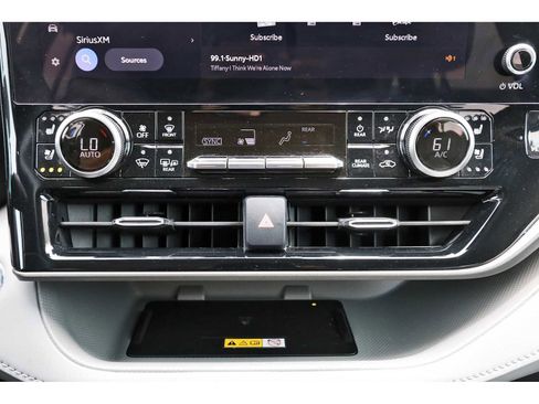 Used 2023 Toyota Highlander Limited FWD image 26