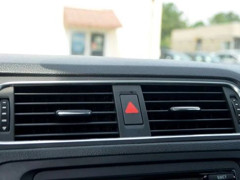 Used 2014 Volkswagen Jetta S image 33