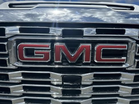 Used 2024 GMC Sierra 3500 Denali w/ Denali Reserve Package AWD/4WD image 10