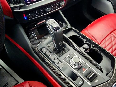 Used 2022 Maserati Levante Trofeo image 17