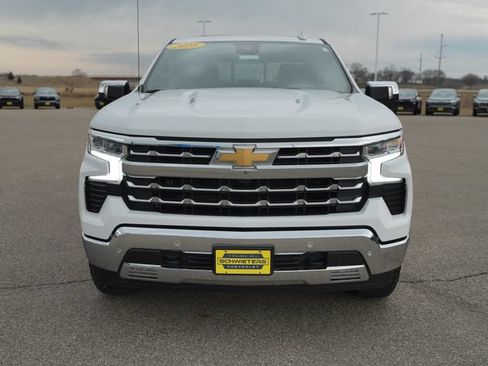 Used 2025 Chevrolet Silverado 1500 LTZ AWD/4WD image 2
