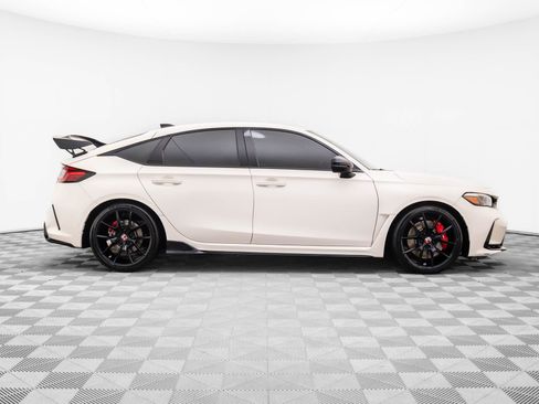 Used 2023 Honda Civic Type R image 6