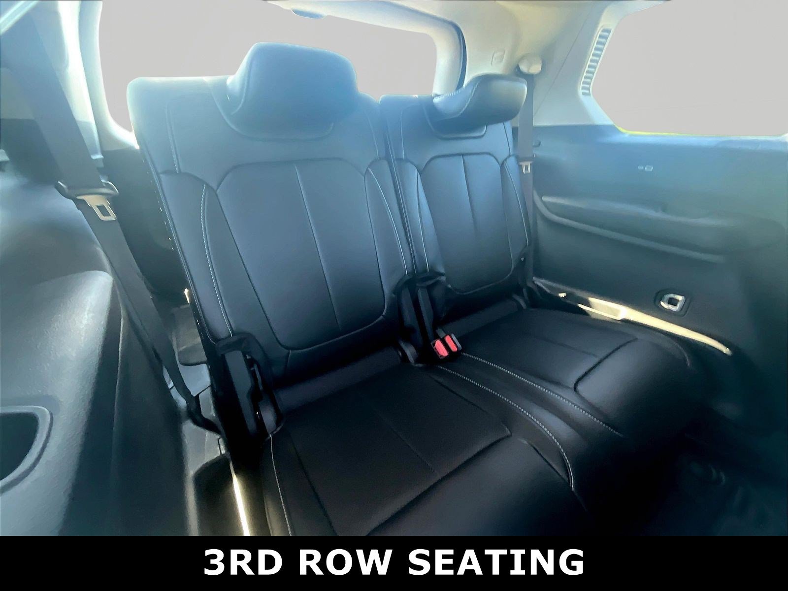 Used 2023 Jeep Grand Cherokee L Limited w/ Luxury Tech Group II AWD/4WD image 4