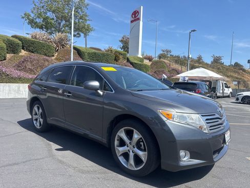 Used 2011 Toyota Venza w/ Premium Pkg #2 FWD image 1
