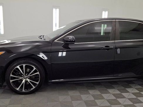 Used 2019 Toyota Camry SE image 9