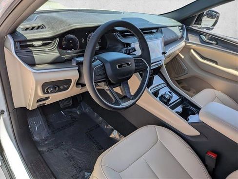 New 2026 Jeep Grand Cherokee Limited RWD image 3