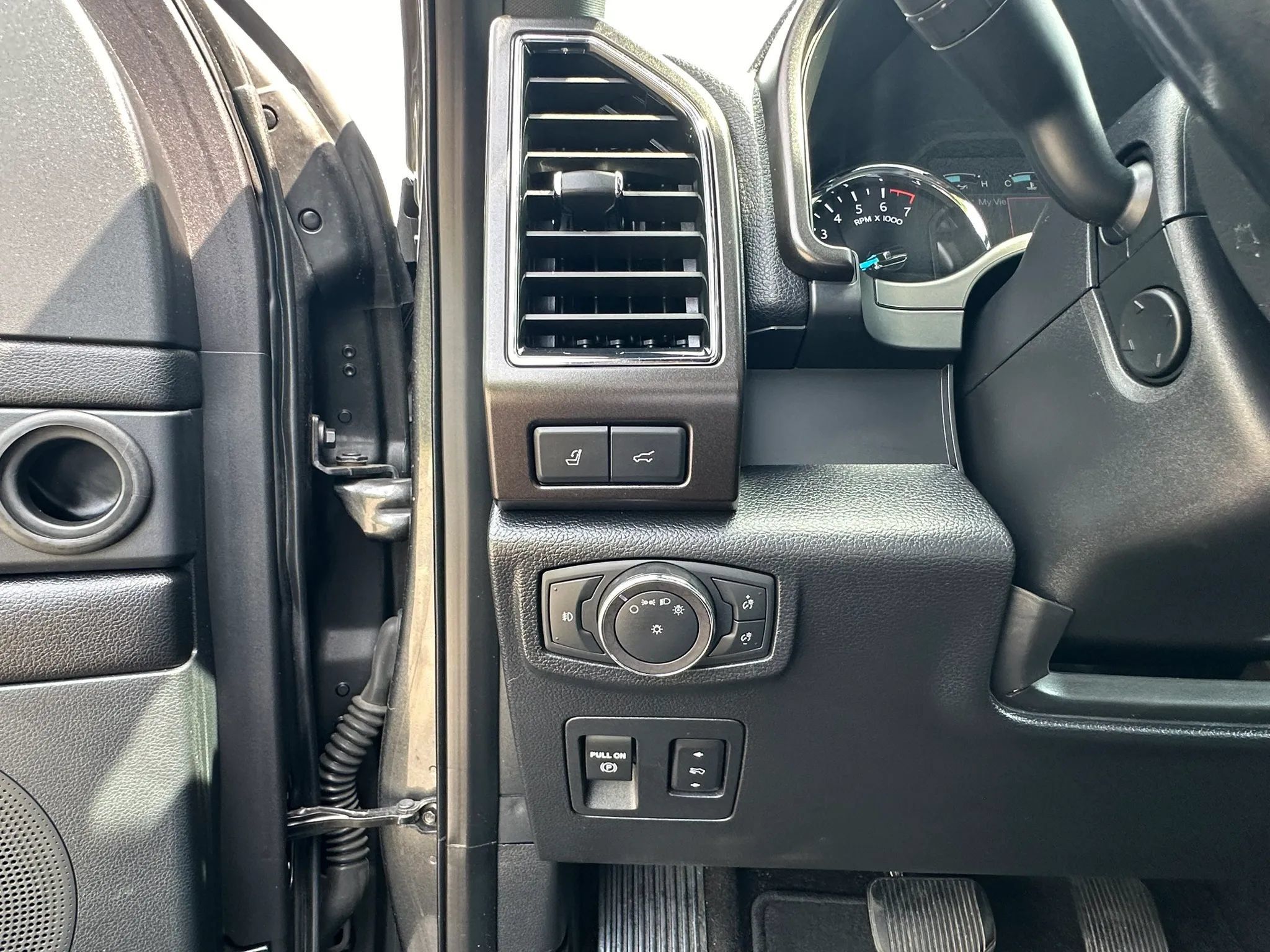 Used 2018 Ford Expedition Max Limited AWD/4WD image 22