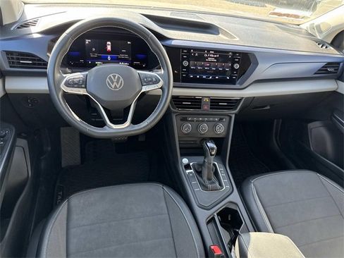 Certified 2022 Volkswagen Taos SE image 8