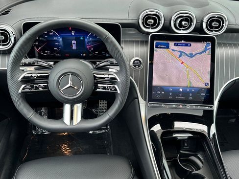 Used 2025 Mercedes-Benz GLC 300 4MATIC image 13