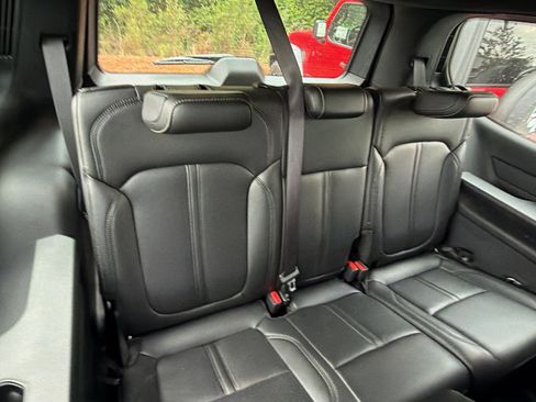 Certified 2024 Jeep Wagoneer 4WD image 22