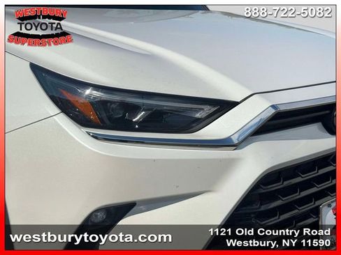 Used 2024 Toyota Grand Highlander AWD image 12