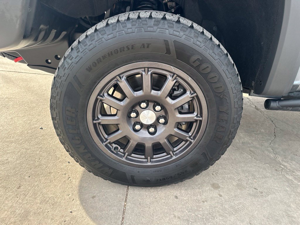 Used 2021 Chevrolet Colorado ZR2 w/ Colorado ZR2 Bison Edition AWD/4WD image 37