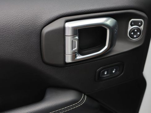 Used 2021 Jeep Wrangler Unlimited Sahara image 18