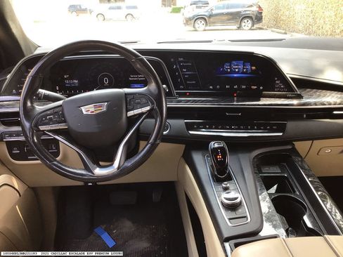 Used 2021 Cadillac Escalade ESV Premium Luxury w/ Performance Package AWD/4WD image 13