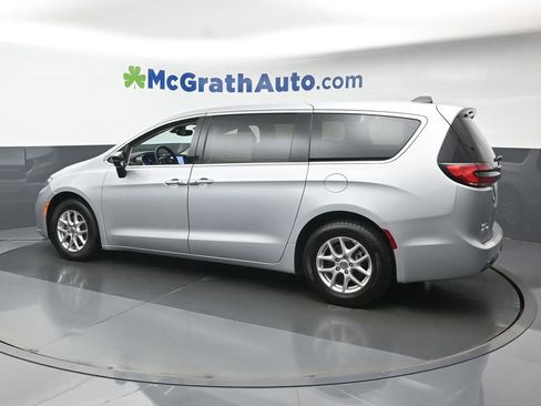 Used 2024 Chrysler Pacifica Touring-L image 25