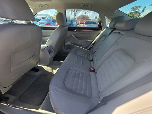 Used 2012 Volkswagen Passat 3.6 SEL Premium image 11