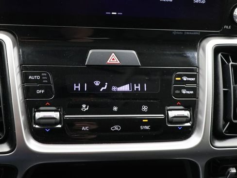 Used 2023 Kia Sorento S image 23