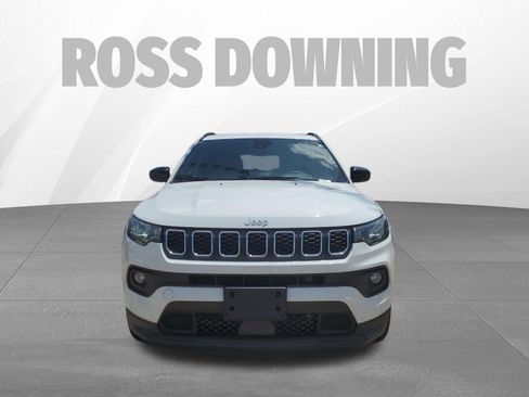 Used 2025 Jeep Compass Latitude AWD/4WD image 2