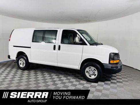 Used 2015 Chevrolet Express 2500 RWD image 1