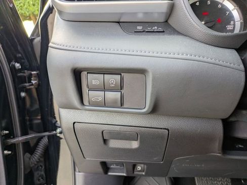 Certified 2025 Toyota Highlander LE FWD image 14