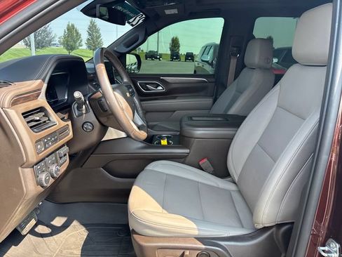 Used 2022 Chevrolet Tahoe LT w/ Luxury Package AWD/4WD image 9