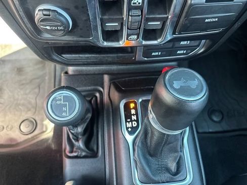 Used 2022 Jeep Wrangler Unlimited Sahara AWD/4WD image 37